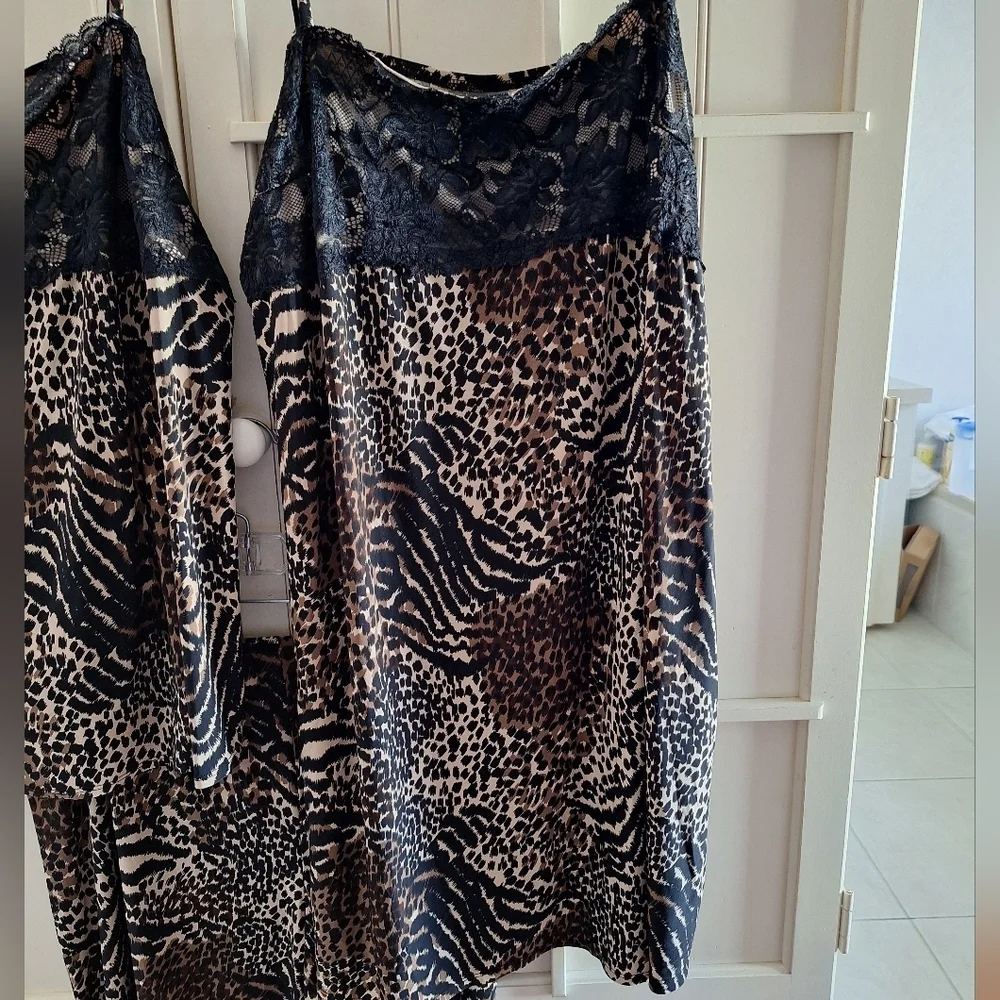 George Animal Print Sleepwear with Black Lace - Picture 4 of 10